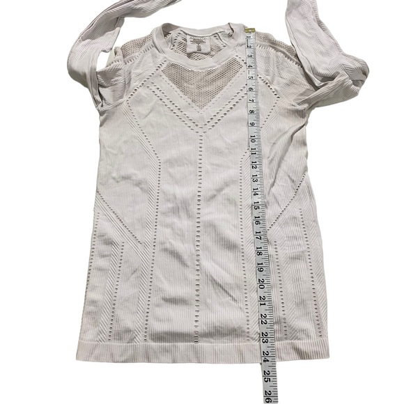 Athleta Oxygen Women Seamless Long Sleeve Mesh Cut Out Shirt Sz Sm Ivory - Picture 11 of 12